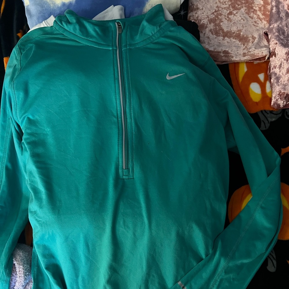 Small Nike quarter zip